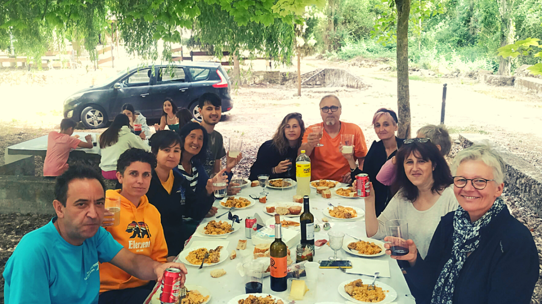 Paella con amigos en la fiesta de San Juan